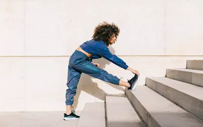 Spain, Andalucia, Malaga, woman doing outdoor workout, urban sport