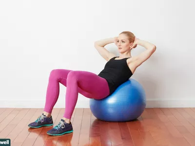 woman doing exercise ball crunches