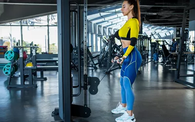 woman doing bicep cable curl