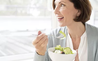 woman eating salad