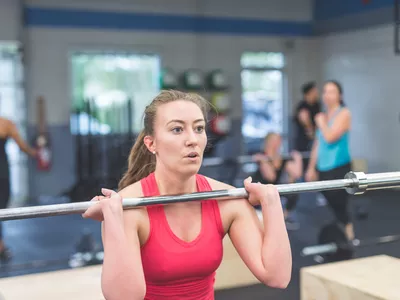 woman doing barbell exercise