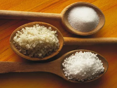 Coarse and fine sea salts