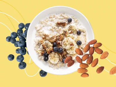 Oatmeal with nuts and berries