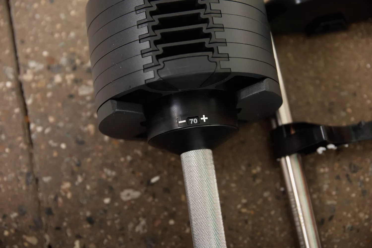 the weight counter on the Nuobell Adjustable Dumbbells