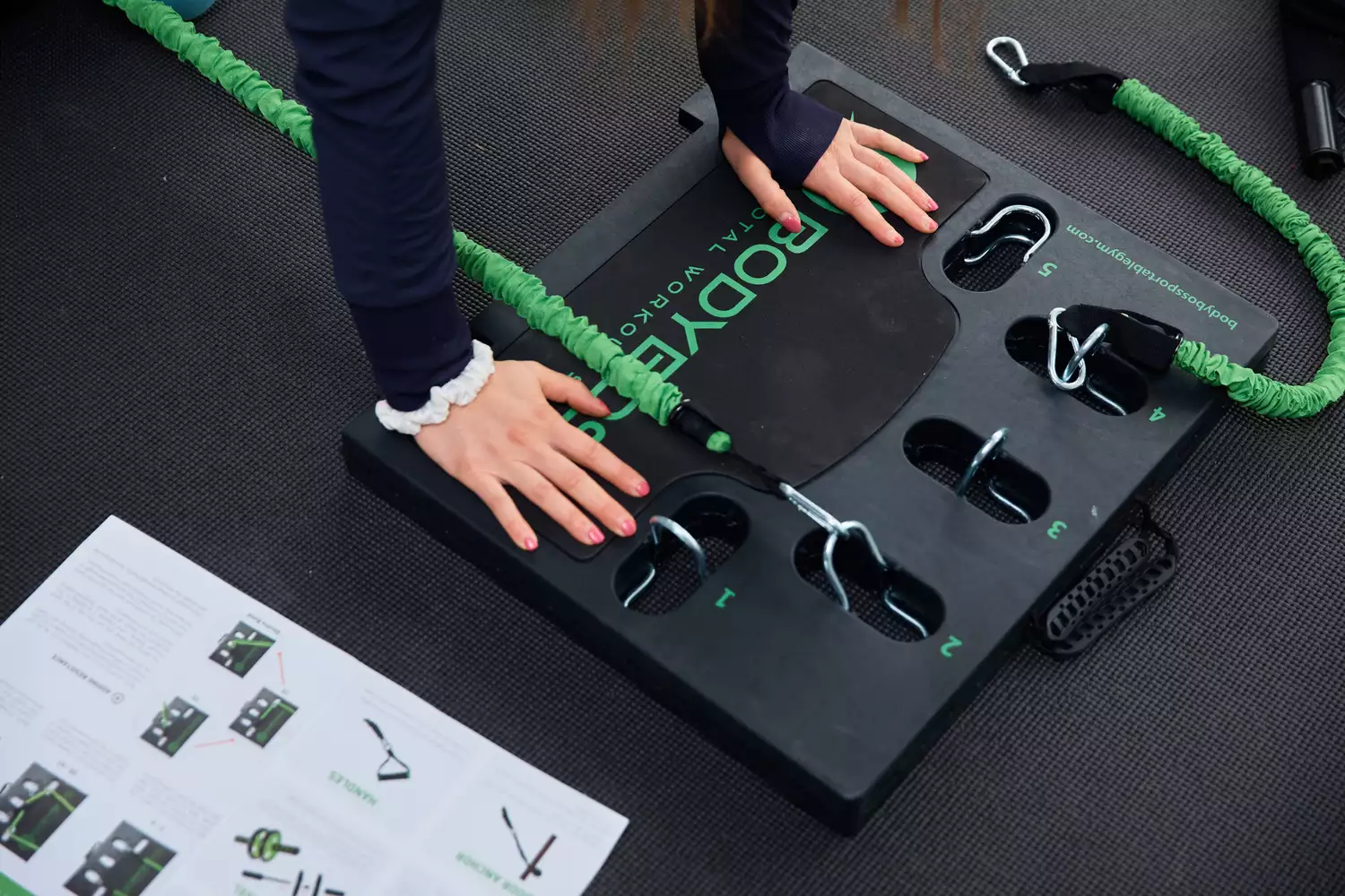 Closeup of the board the BodyBoss 2.0 Full Portable Home Gym come with. 