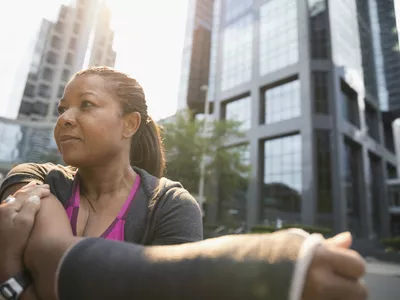 Woman exercising with a broken arm