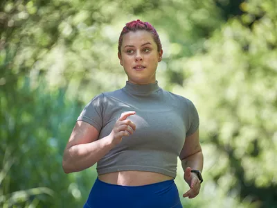 woman running working on breathing