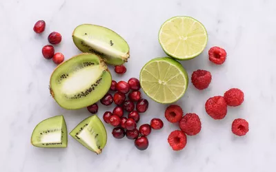 group of low in sugar fruits including kiwis, limes, cranberries, and raspberries