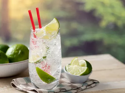 Sparkling water with lime