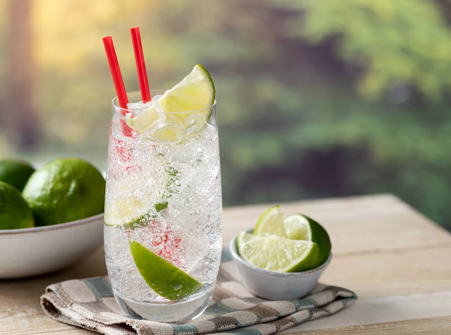 Sparkling water with lime