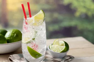 Sparkling water with lime