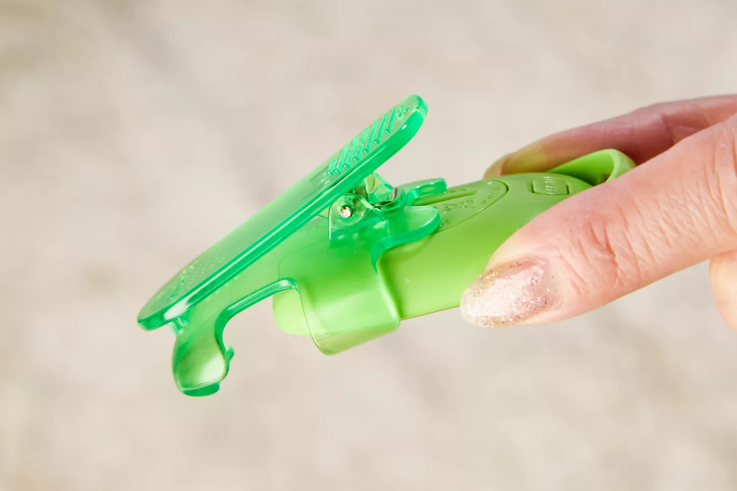 A person shows the clip on the back of the 3DActive 3DFitBud Simple Step Counter 3D Pedometer