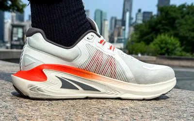 The thickness of the sole on the Altra Men's Paradigm 7 Sneakers