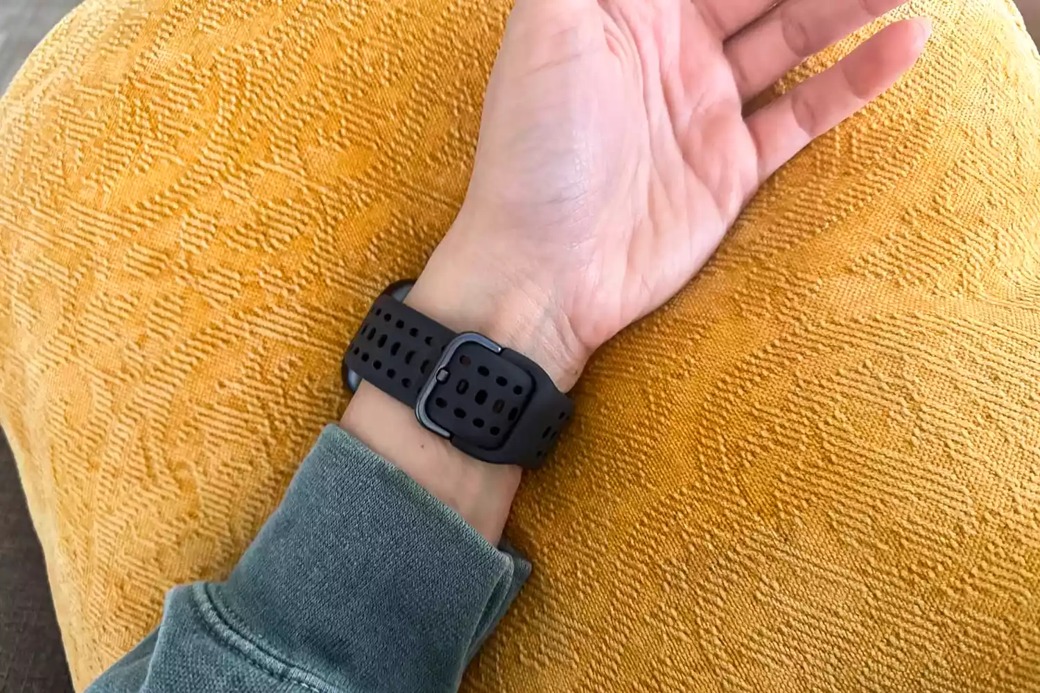 The band on the Amazfit Bip 6 Smartwatch