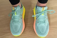 Person wears Asics Gel-Kayano 31 standing on floor