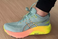 Person wears Asics Gel-Kayano 31 and looking into the design