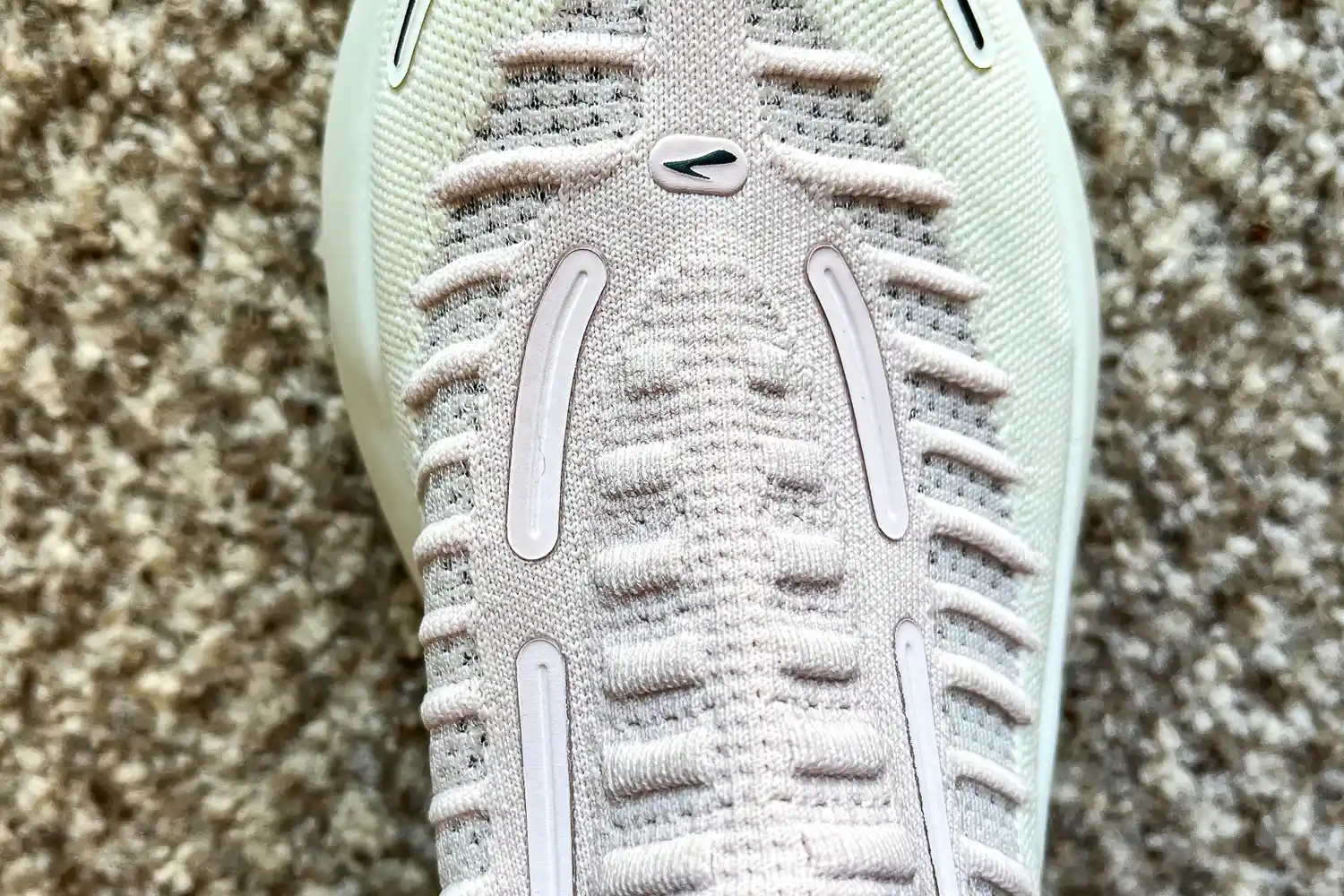 The elastic on the top of the Brooks Women's Glycerin 22 SE Running Shoes