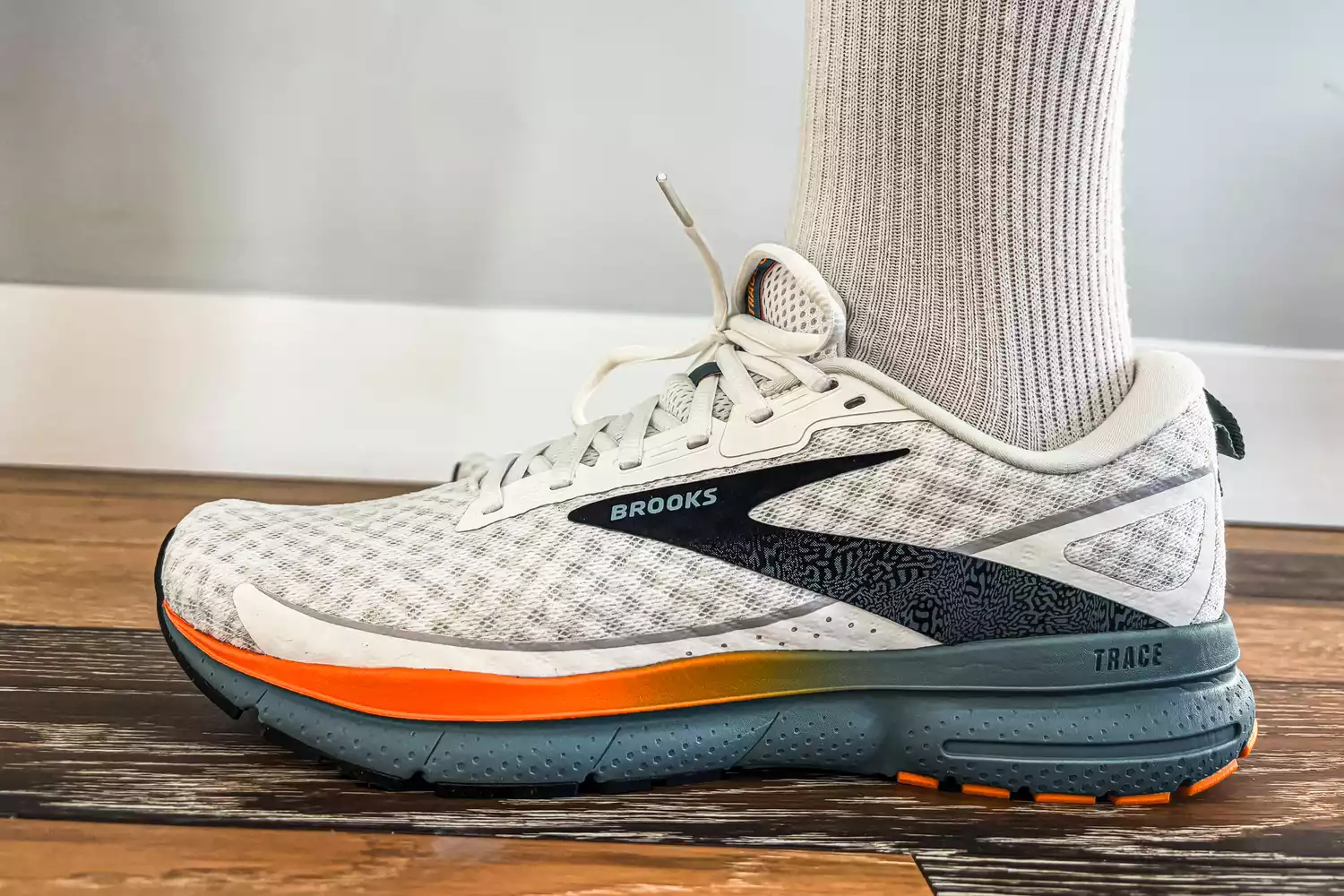 Person wearing Brooks Trace 3 - Men