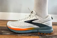 Person wearing Brooks Trace 3 - Men