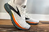 Person wearing Brooks Trace 3 - Men