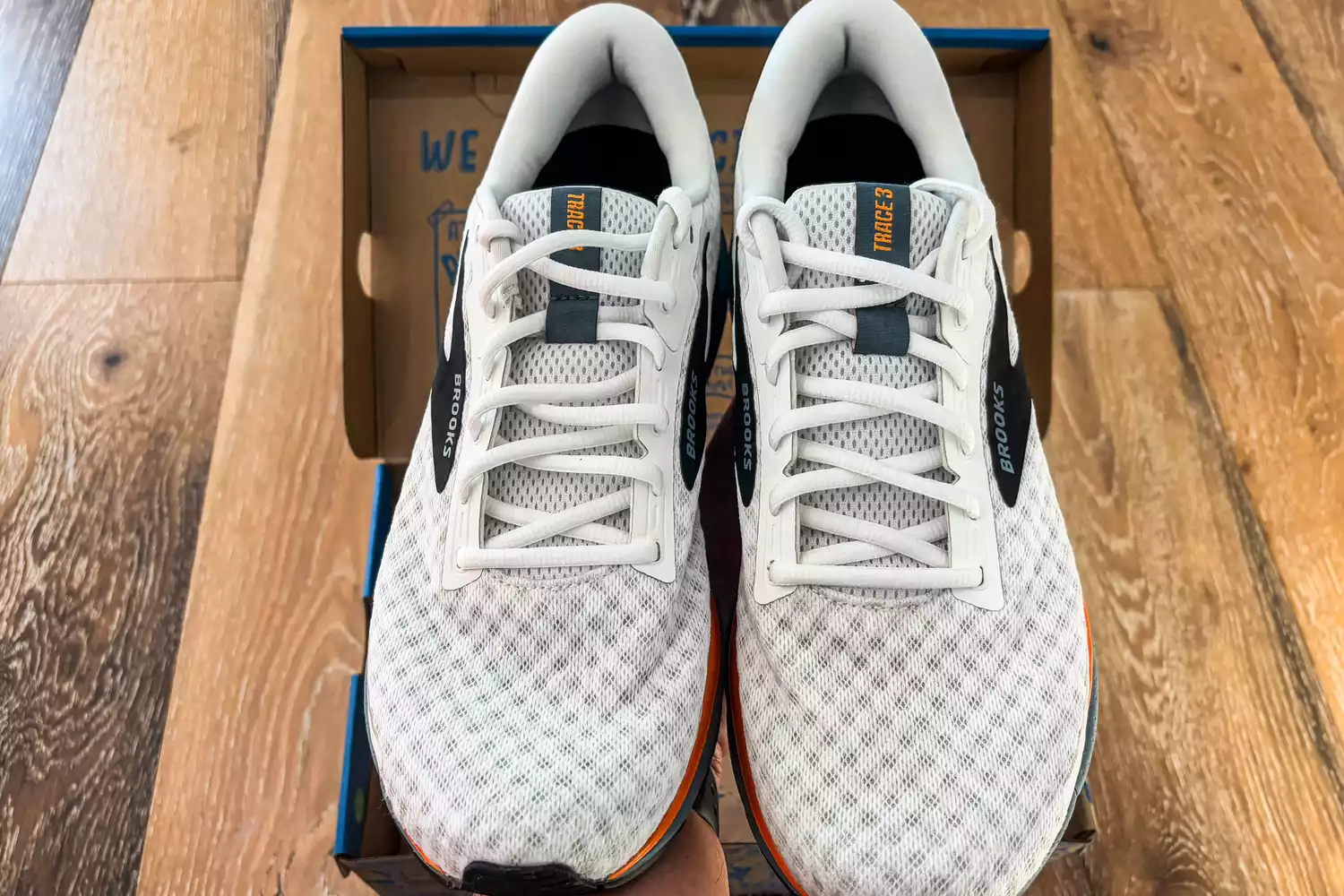 Brooks Trace 3 - Men on shoe box