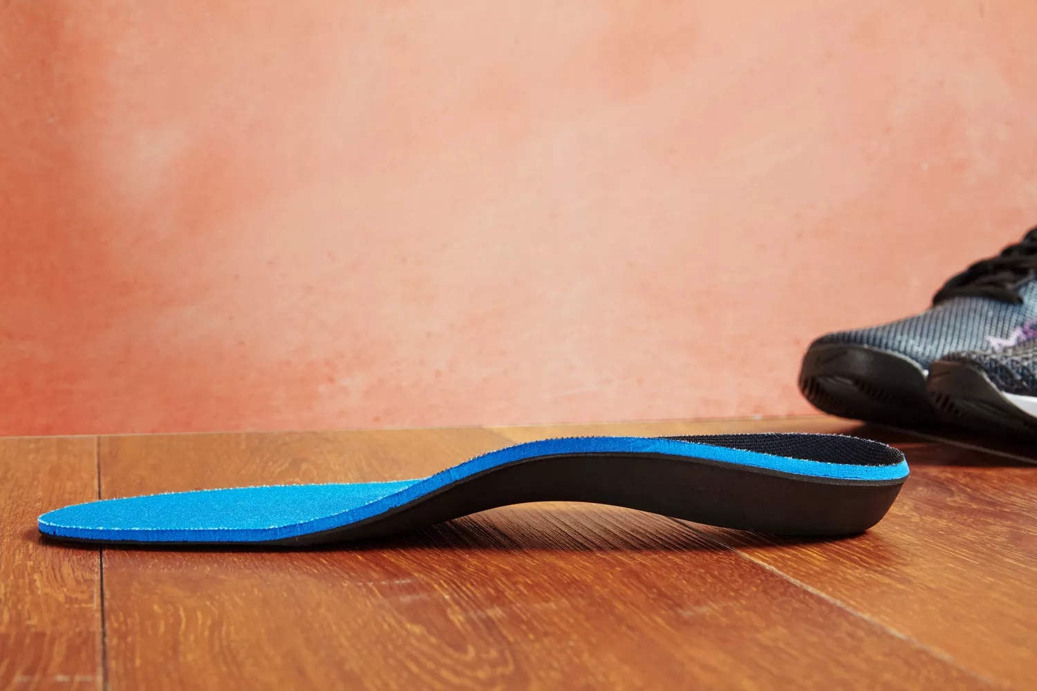 A sideview of the Walk-Hero Comfort and Support Plantar Fasciitis Insoles showing the arch height.