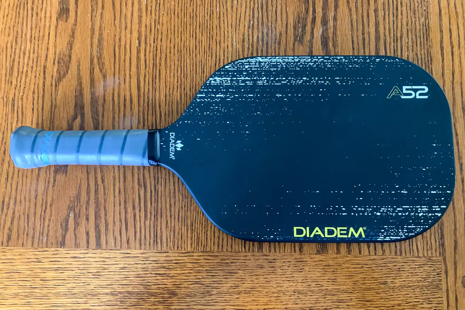 The design on the Diadem A52 Pickleball Paddle