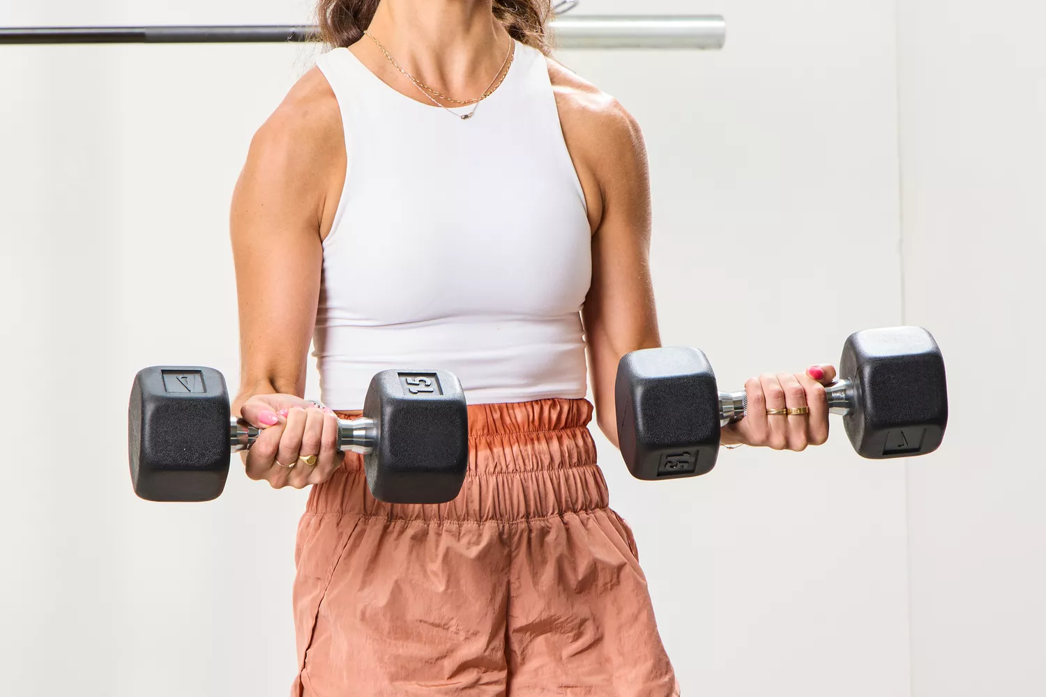 A person does arm curls using the Nike Dumbbells