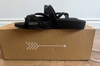 A side view of the Frankie4 Women's Isla Slide