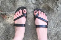 A person wears the Frankie4 Women's Isla Slides in sand