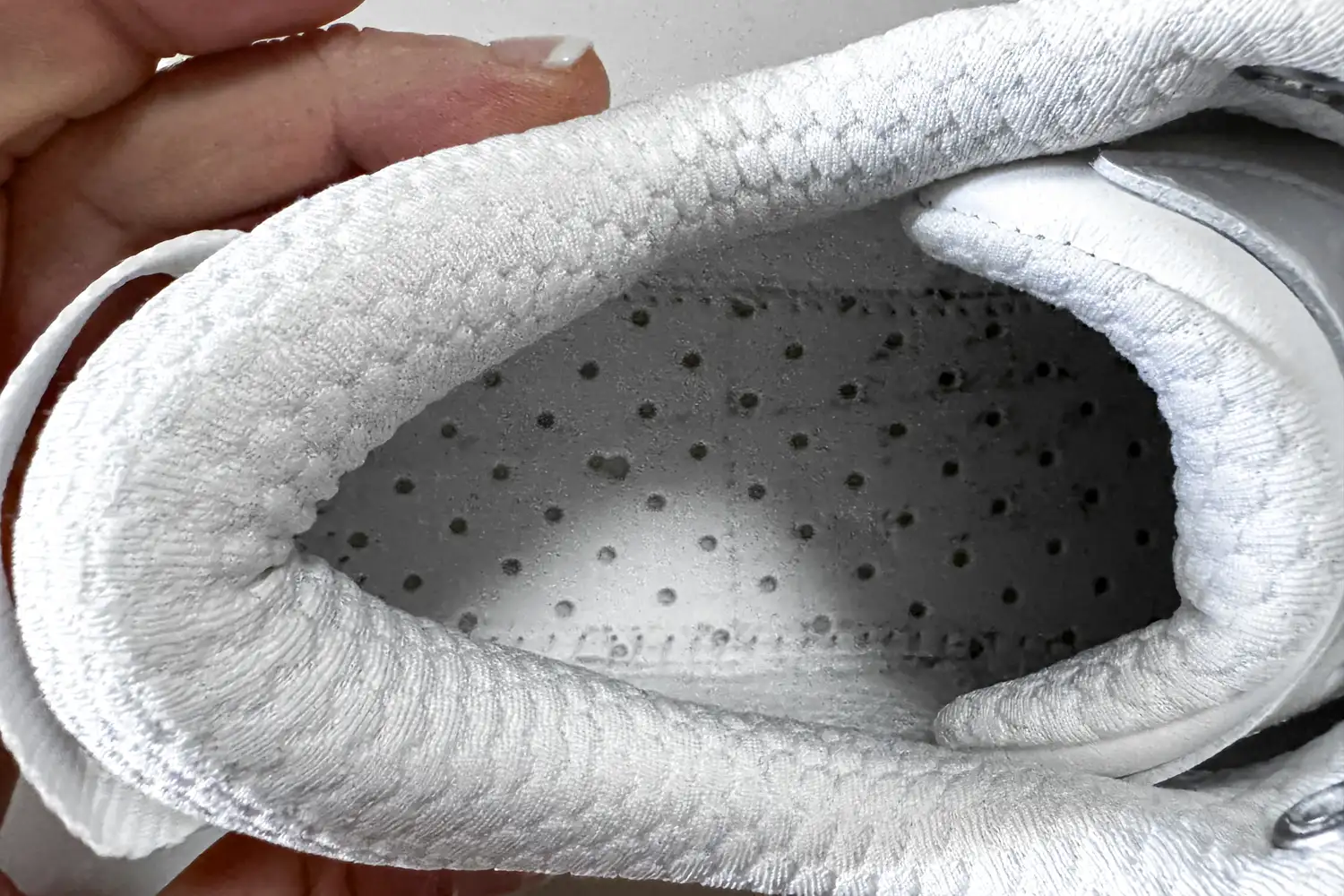 The details on the insoles of the Hoka Women's Bondi SR Road Shoe