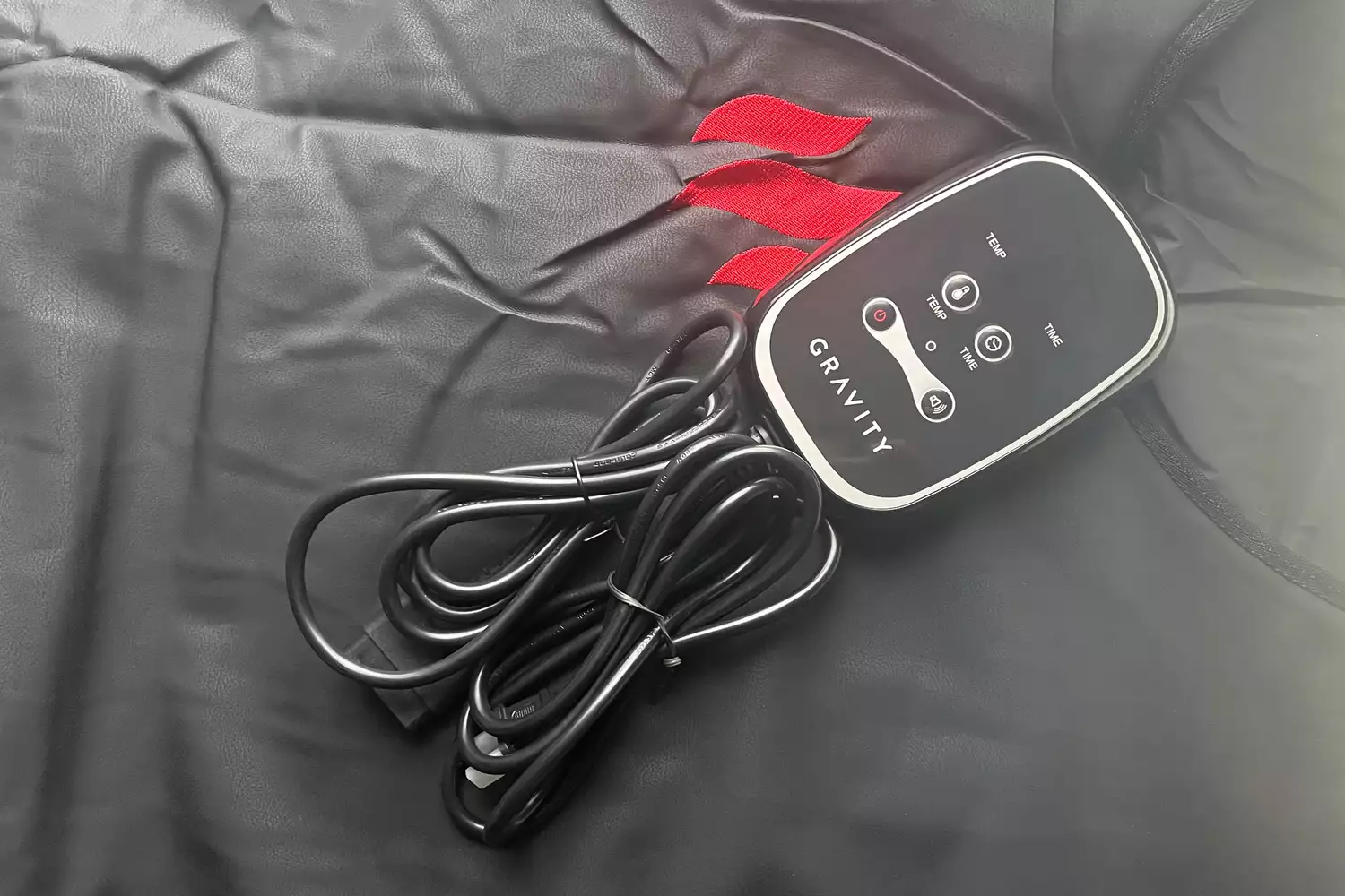 The controls of the MiHIGH Infrared Sauna Blanket by Gravity