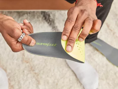 Hand folding a Superfeet Run Support Low Arch Shoe Insert