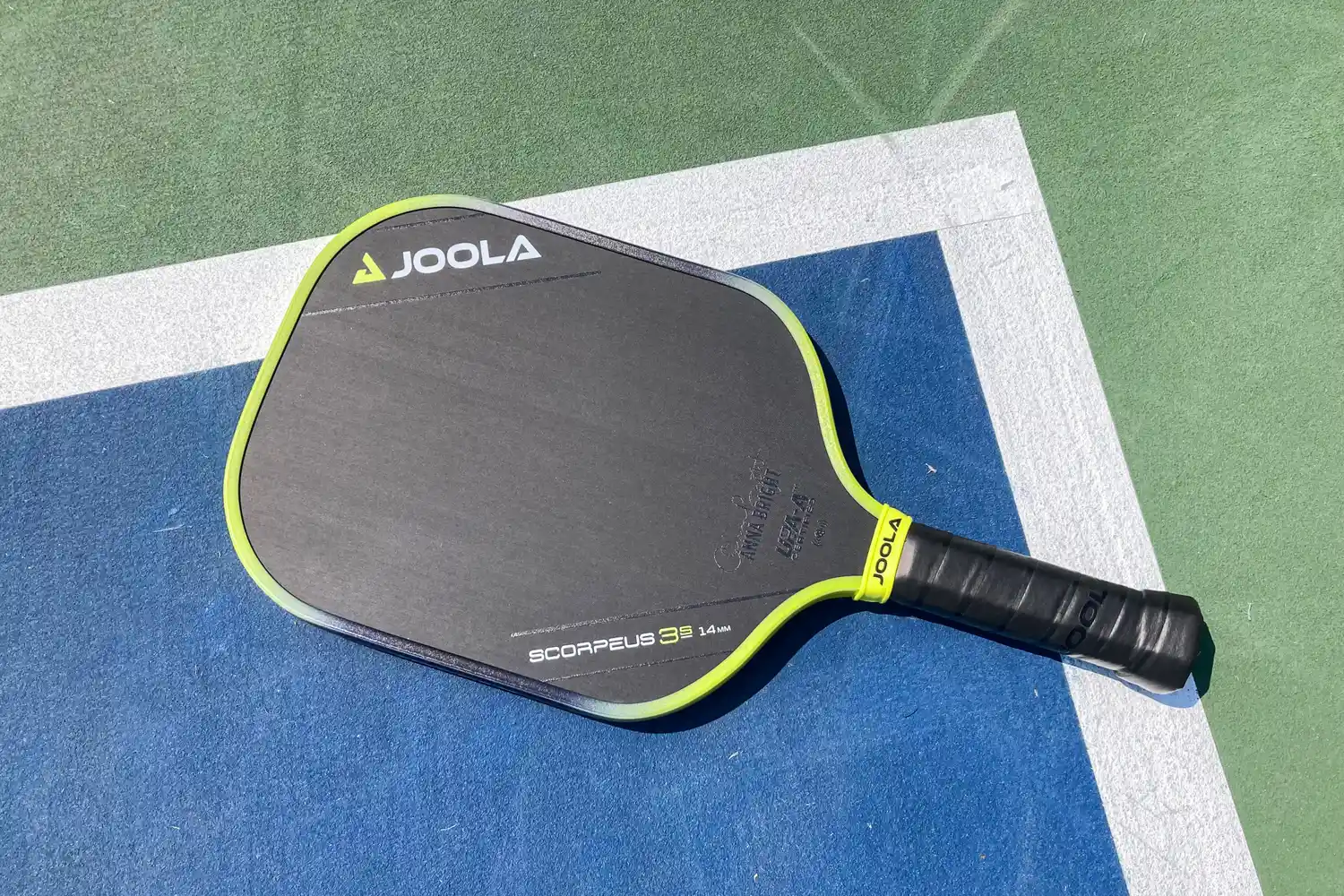 The JOOLA Anna Bright Scorpeus 3S 14mm Pickleball Paddle on a court