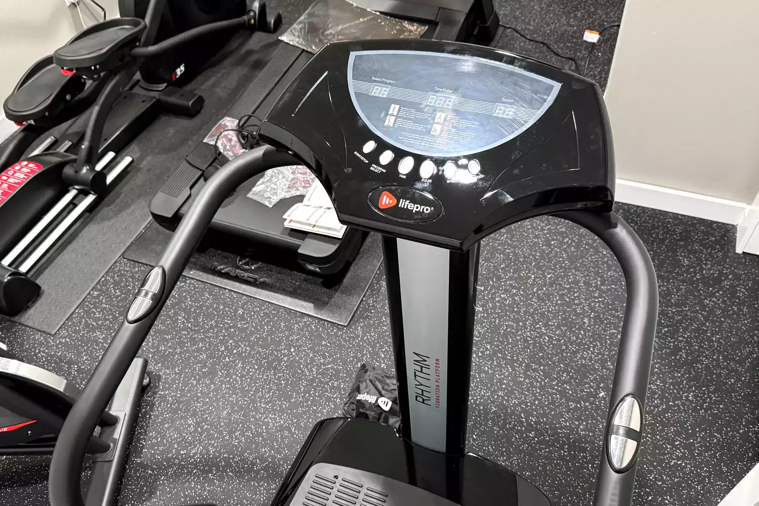 The buttons and digital display on the Lifepro Rhythm Vibration Plate