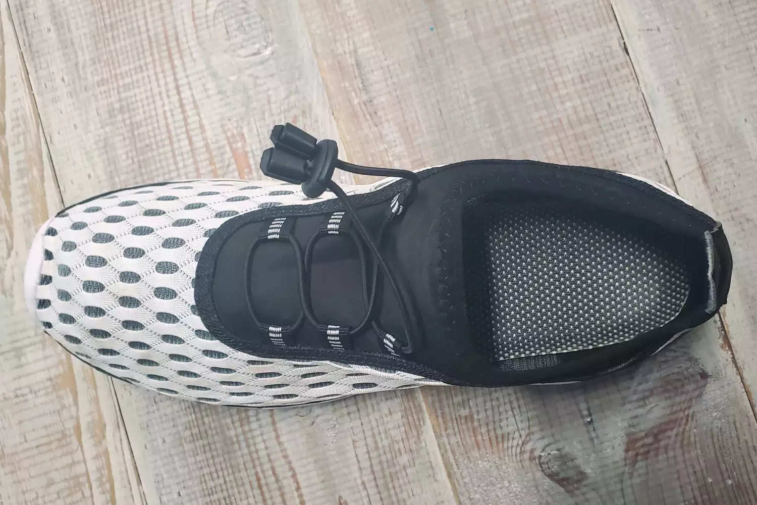 Doussprt Men’s Quick Drying Water Shoes on wood