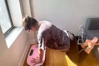 A person does pushups on the Merach Whole Body Vibration Plate