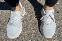 An overhead view of the New Balance Women's Fresh Foam Arishi v4 sneakers worn outdoors