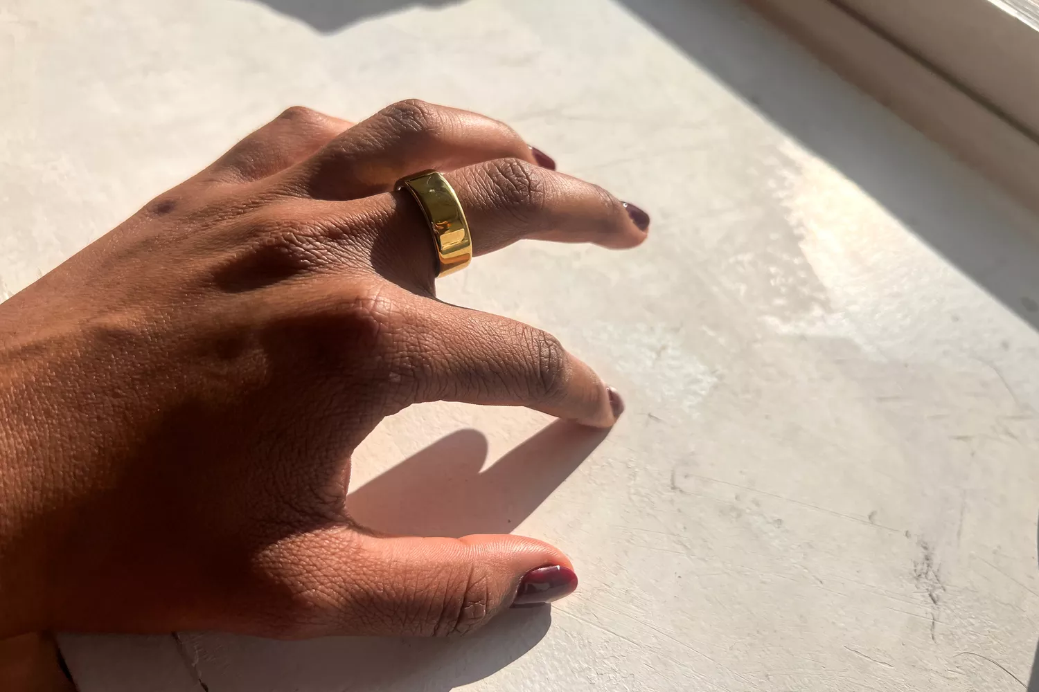 A person wears the Oura Ring 4