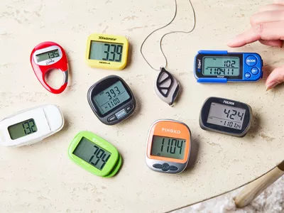 Different Pedometers lying next to each other on table
