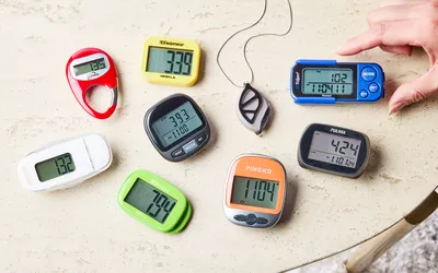 Different Pedometers lying next to each other on table