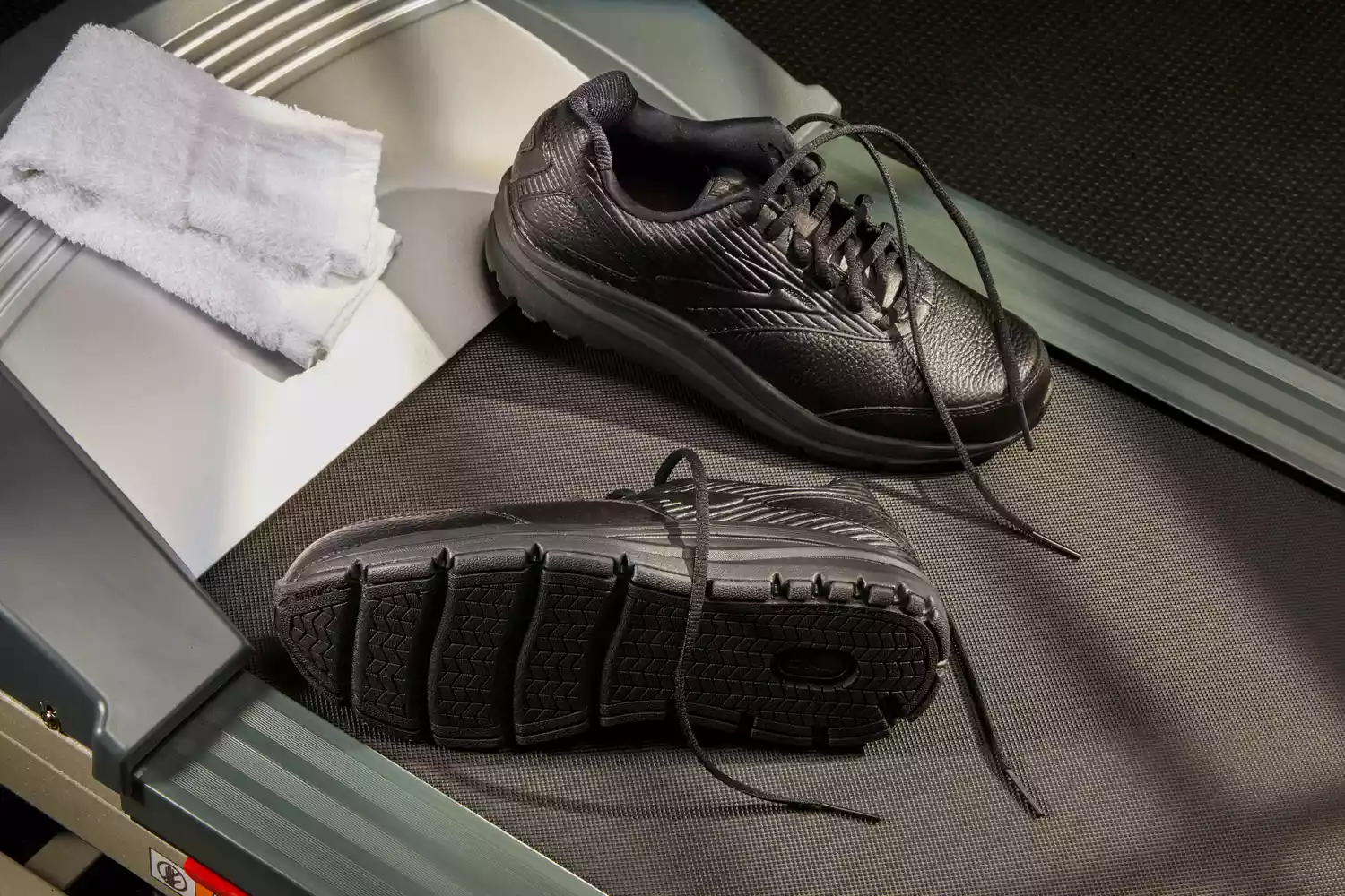 Brooks Addiction Walker 2 Shoes displayed on a treadmill