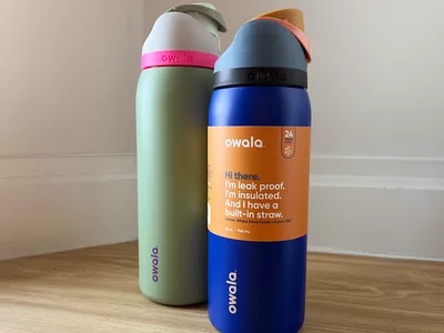 Owala FreeSip Insulated Stainless Steel 32-Ounce Water Bottle placed on floor