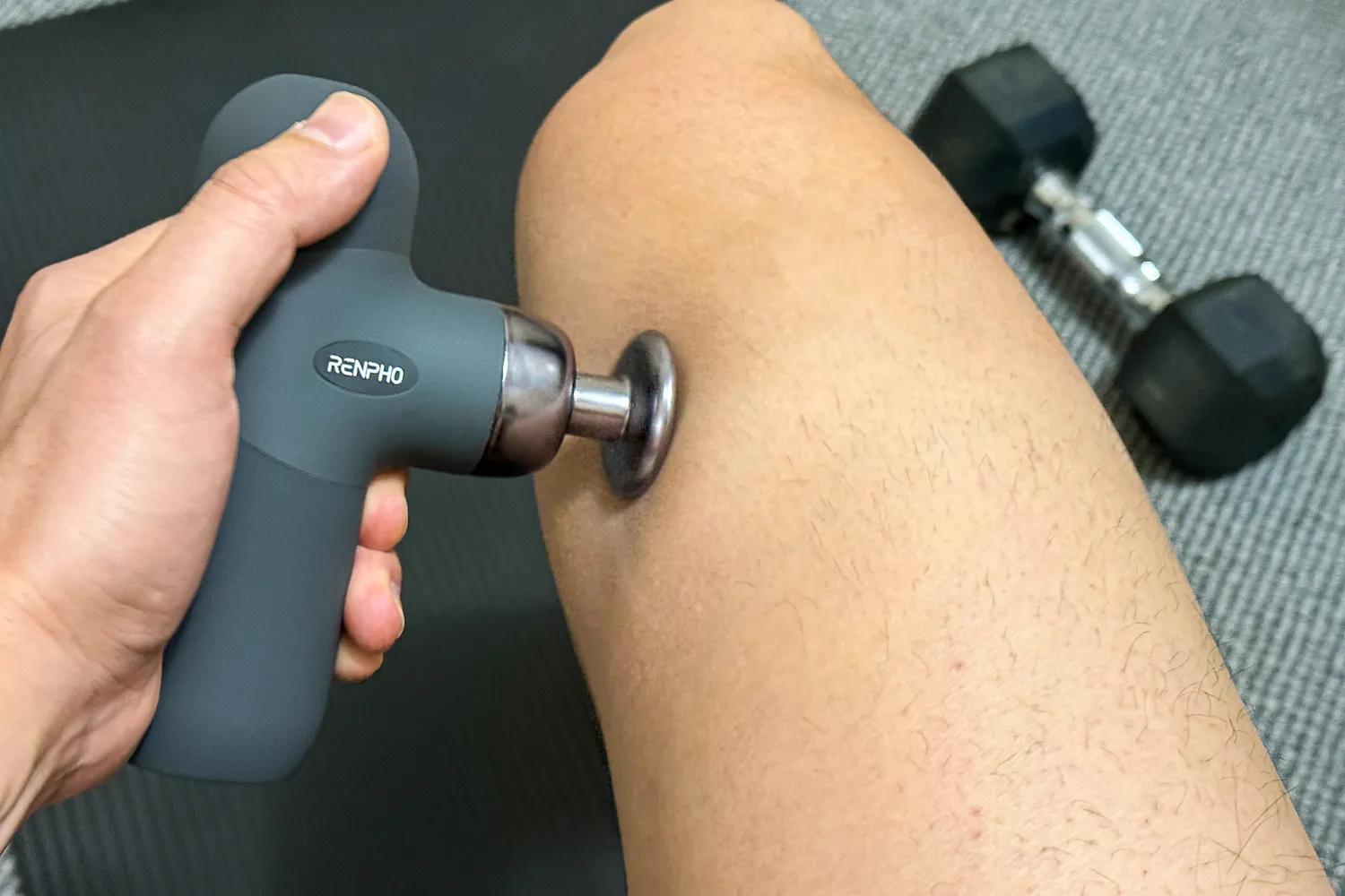 The Renpho Mini Thermal Massage Gun uses the Renpho Mini Thermal Massage Gun on their thigh