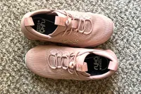 An overhead view of a pair of Rykä Women's Podflow EZ Walking Sneakers