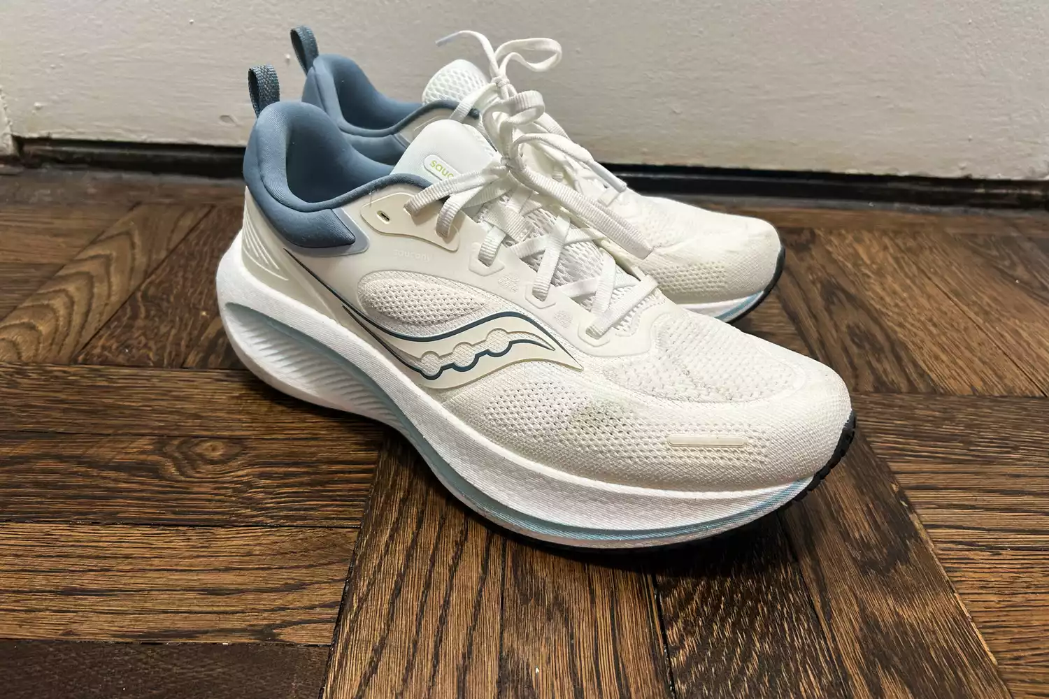 The side of the Saucony Men's Surge 3 Everyday Shoes