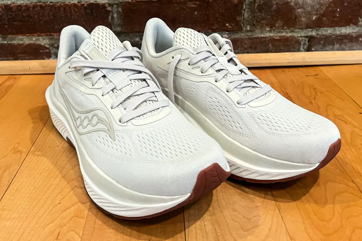 A front view of a pair of Saucony Women's Echelon 10 Running Shoes