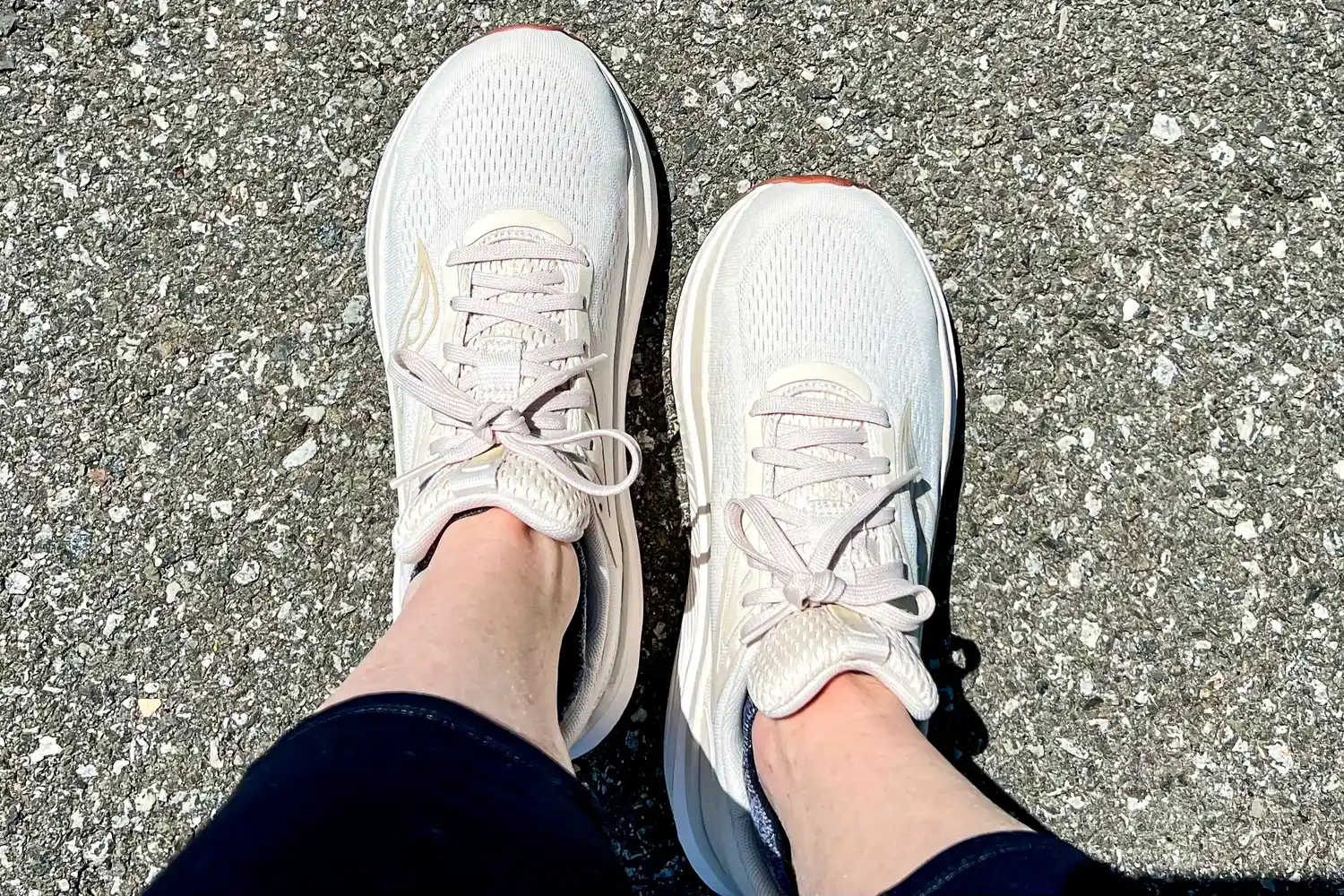 An overhead view of a person wearing the Saucony Women's Echelon 10 Running Shoes
