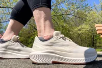 A side view of the Saucony Women's Echelon 10 Running Shoes