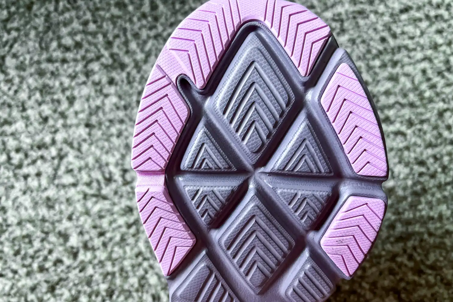 A close-up of the treads on the Saucony Women's Guide 18 Sneakers